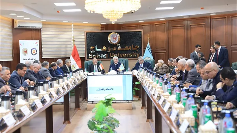 أيمن عاشور يوجه باستعداد الجامعات لإمتحانات الفصل الدراسي الأول