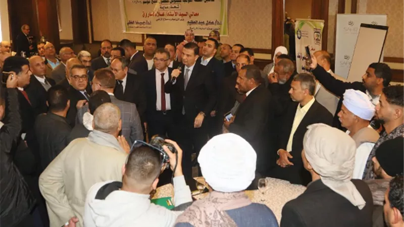 وزير الزراعة يكرم مزراعي القمح ويوجه بحملة قومية لمكافحة الحشائش