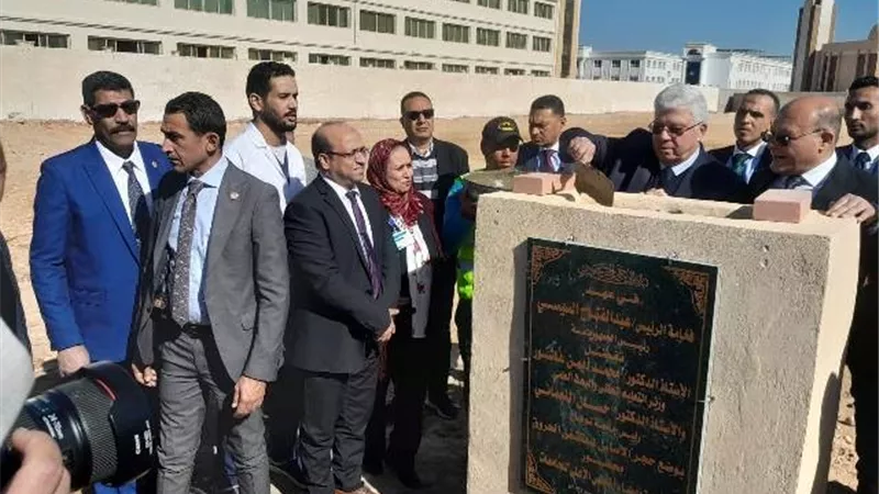 قيادات التعليم العالى وسوهاج الجديدة يضعون حجر الأساس لمستشفى الحروق.. صور