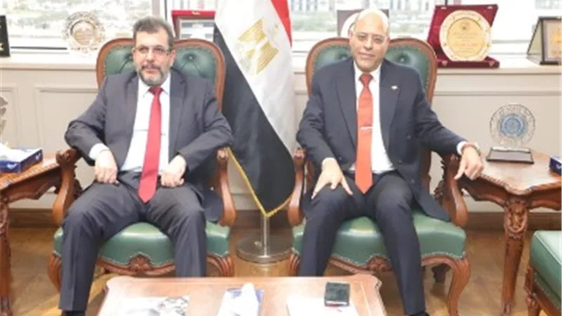 وزير العمل يبحث الملفات المشتركة مع امين عام الوحدة النقابية الإفريقية