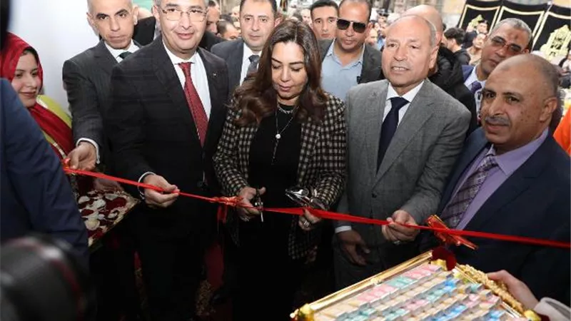 وزيرا التموين والتنمية المحلية ومحافظ القاهرة يفتتحون“سوق اليوم الواحد”
