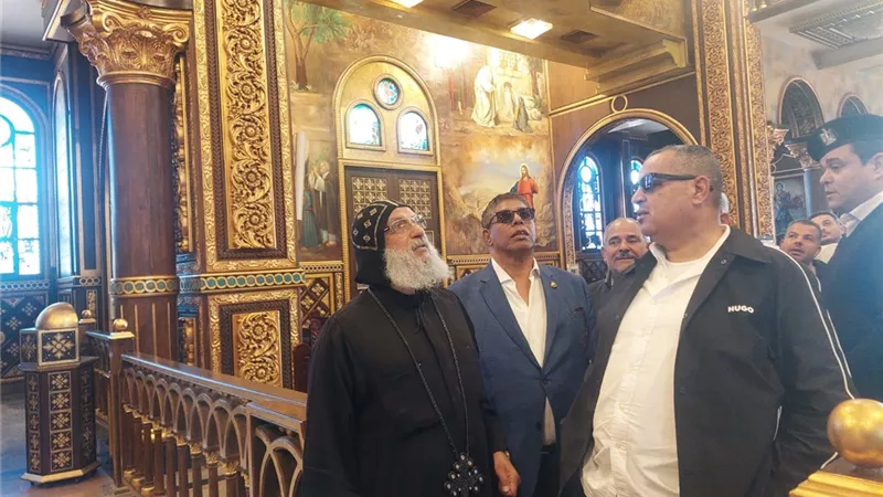 محافظ جنوب سيناء يقدم التهنئة لوكيل مطرانية