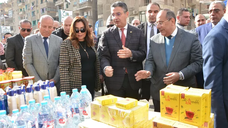 التموين والتنمية المحلية ومحافظ القاهرة يفتتحون “سوق اليوم الواحد