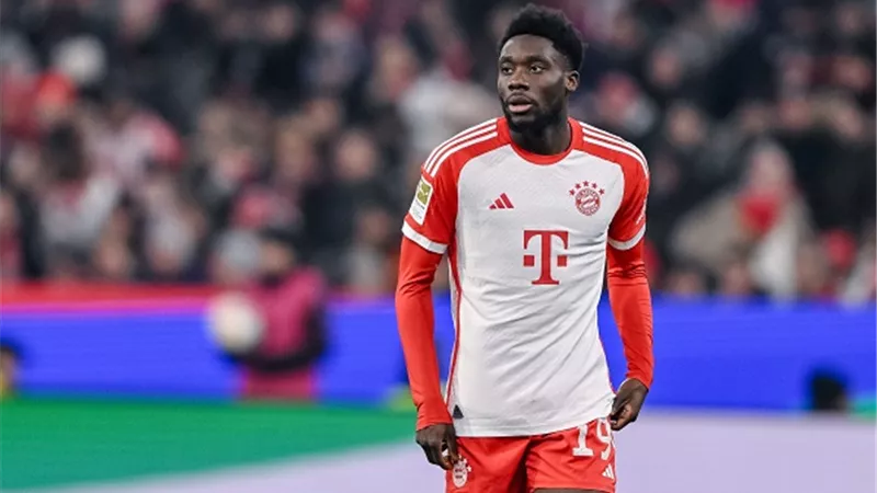 بعد حسم الاتفاق مع أرنولد.. ريال مدريد يحدد شرطه للتعاقد مع ديفيز