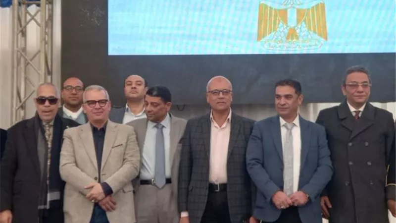 سيد جلال: تسليم محاضر التقنين فى الشروق خطوة إيجابية من الحكومة.. بالصور