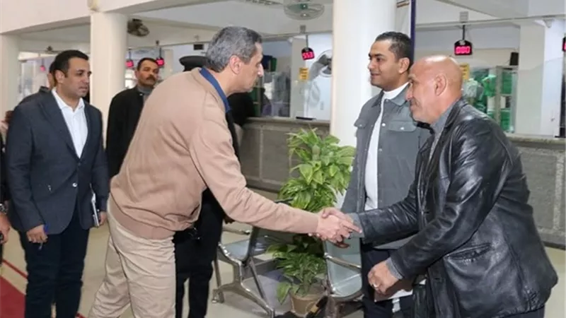 محافظ السويس يتابع العمل بمكتب الشباك الواحد لخدمة ذوي القدرات