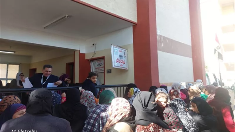 علاج ١٣٨٧ مواطنا بالمجان في قافلة طبية بدمياط