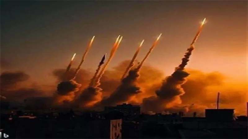 الاحتلال يقر بإطلاق 5 صواريخ من غزة باتجاه مستوطنات الغلاف