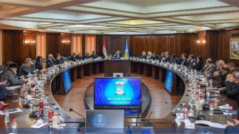 صيانة 230 مدرسة واضافة 2000 فصل جديد بالاسكندرية