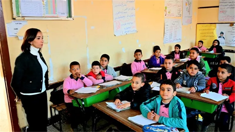 عازر توجه بمراجعة مدارس ومستشفى المحمودية وتشغيل النظام الإلكترونى