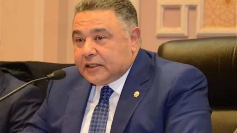 محافظ البحرالأحمر يوقف أعمال السباحة في بعض المناطق البحرية