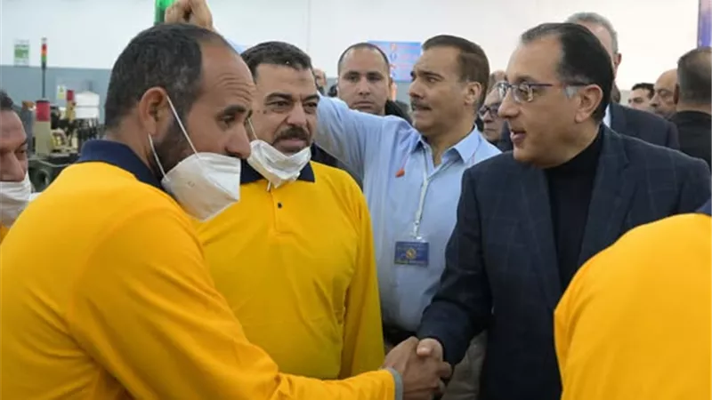 مدبولي يؤكد اهتمام الرئيس بقطاع الغزل والنسيج وتوجيهاته المستمرة بالتطوير والتحديث