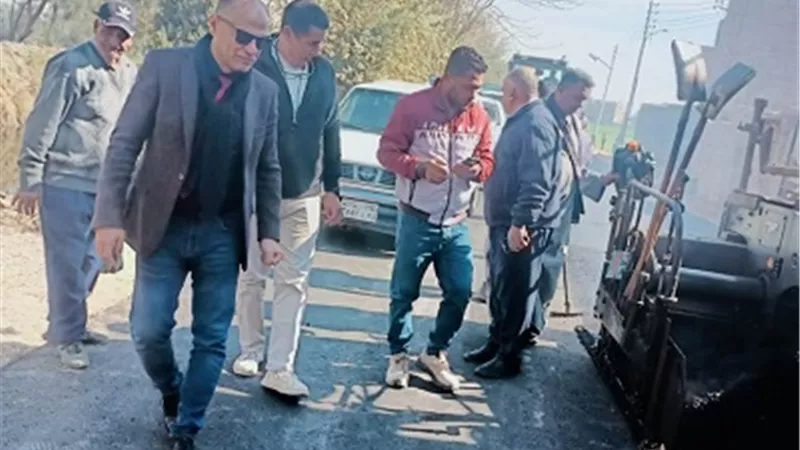 محافظ أسيوط: إستمرار أعمال رصف طريق المعنا بمدينة أبنوب