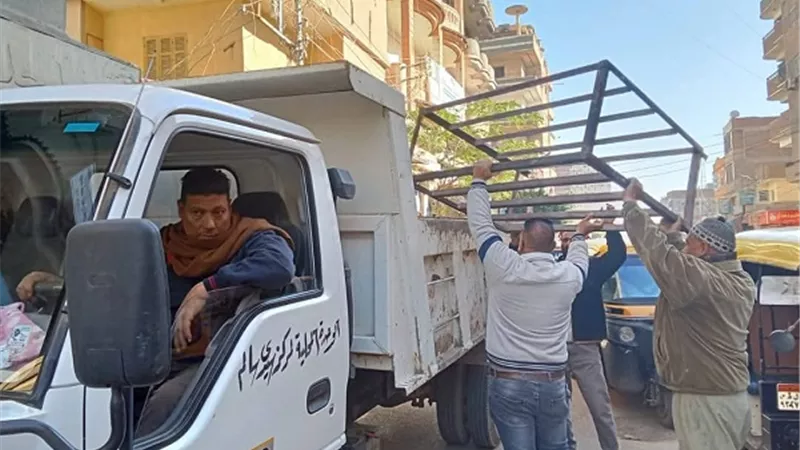 محافظ كفرالشيخ يتابع جهود حملات إزالة الإشغالات بسيدي سالم