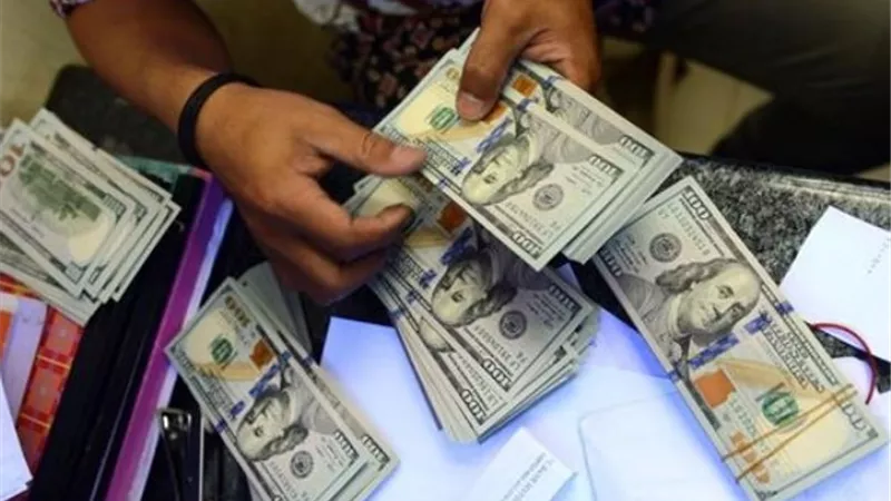 ضبط قضايا إتجار بالنقد الأجنبي بقيمة 7 ملايين جنيه خلال 24 ساعة