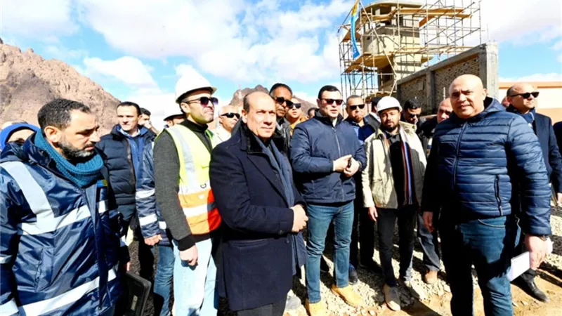 وزير الاسكان يوجه بالاستفادة من مخلفات الجبال