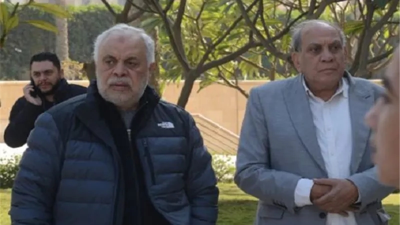 بالصور.. أشرف زكي ومنير مكرم في عزاء زوج نشوى مصطفى