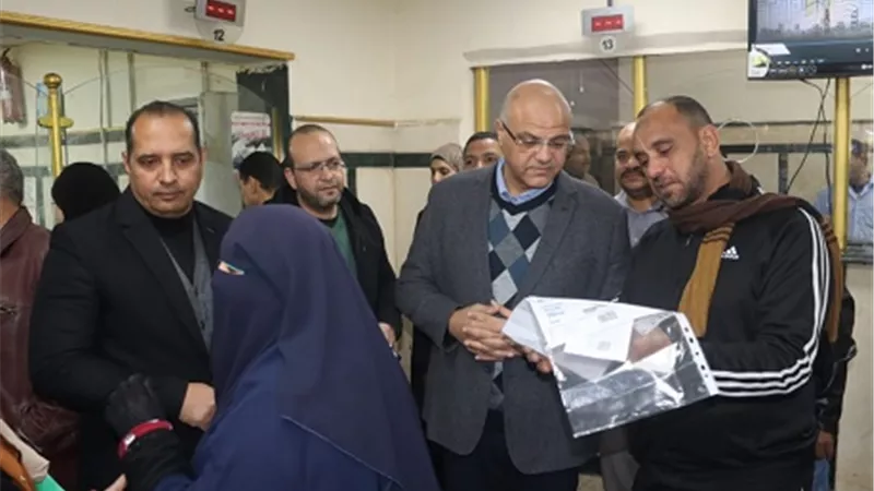 محافظ القليوبية يتفقد المركز التكنولوجي لخدمة المواطنين ببنها