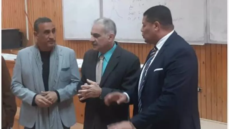 رئيس جامعة أسوان يتابع سير امتحانات طلاب التجارة
