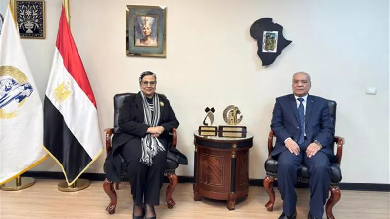 المستشار صديق يهنئ أمل عمار بمنصب رئيسة المجلس القومي للمرأة