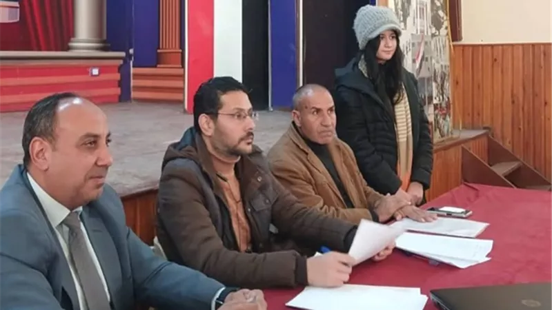 مدير تعليم دمياط يهنىء الطلاب المتفوقين بمسابقة المبتكر الصغير