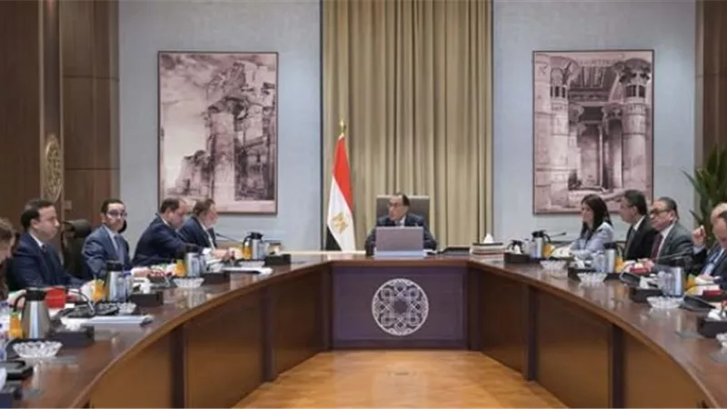 رئيس الوزراء يشيد بارتفاع معدلات تحويلات المصريين بالخارج