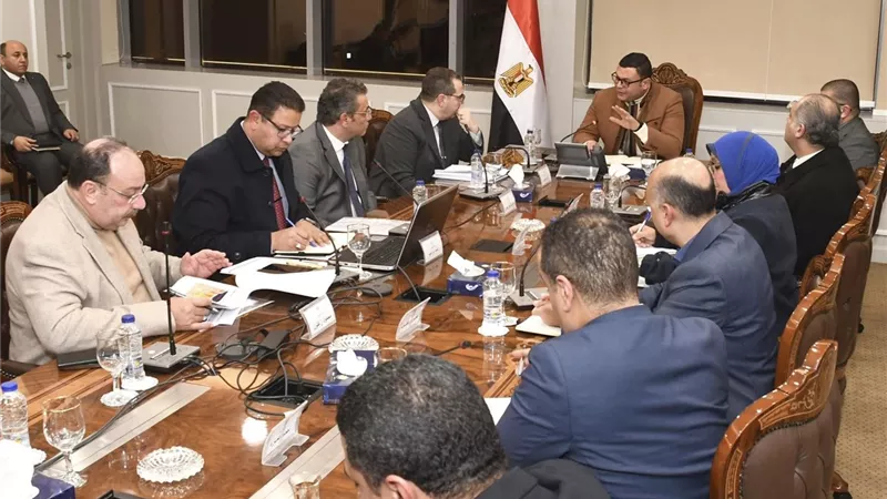 وزير الإسكان يتابع موقف المشروعات بالعلمين الجديدة