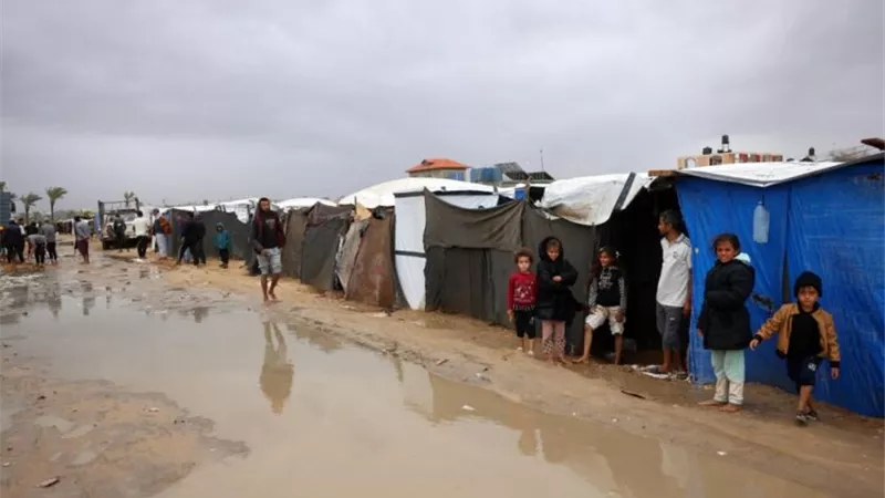 مندوب فلسطين بالجامعة العربية: توجيه 10 أطنان أدوية ومساعدات صحية إلي القطاع