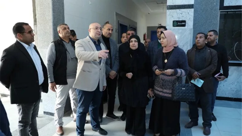 غنيم يتابع البرنامج التدريبي لتأهيل السيدات على الخياطة ببنى سويف