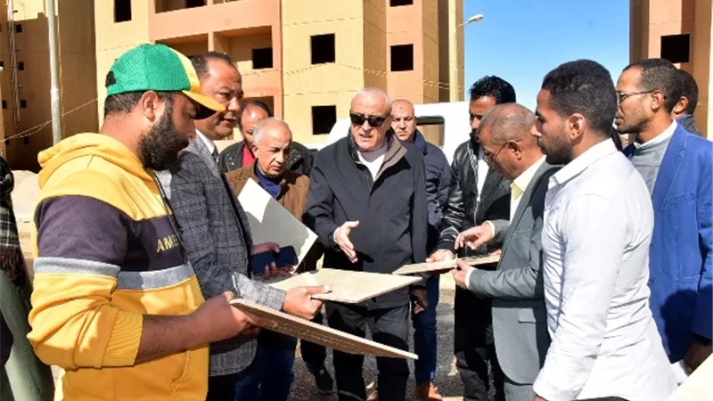 محافظ الأقصر يتابع إسكان الطود و يبحث مشكلة موقف العديسات قبلى