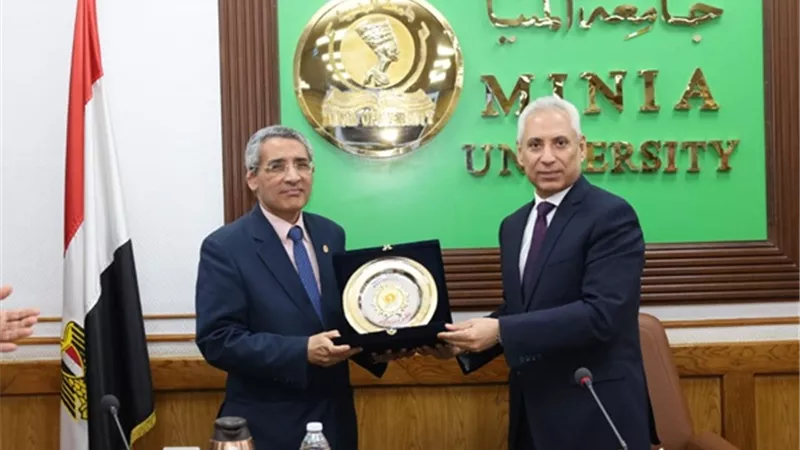 صرف 1000 جنيه مكافأة لأعضاء هيئة التدريس والعاملين بجامعة المنيا