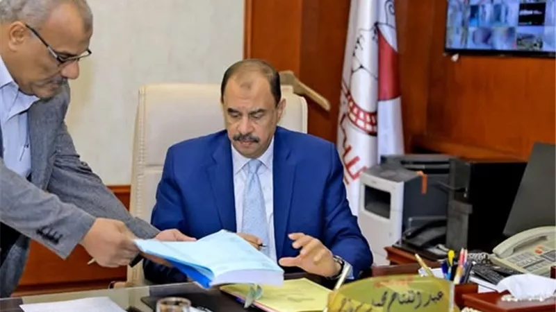 محافظ سوهاج يعتمد ترقية 2109 موظف بالديوان العام والوحدات المحلية