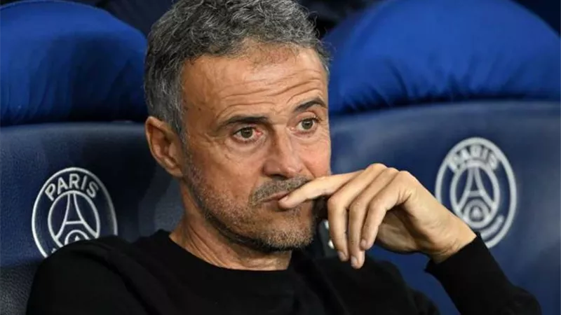 مدرب سان جيرمان يضع شرطا للتعاقد مع فلاهوفيتش