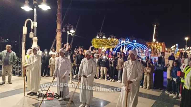 أهالى الأقصر يحتشدون على الكورنيش لاستقبال العام الجديد 2025