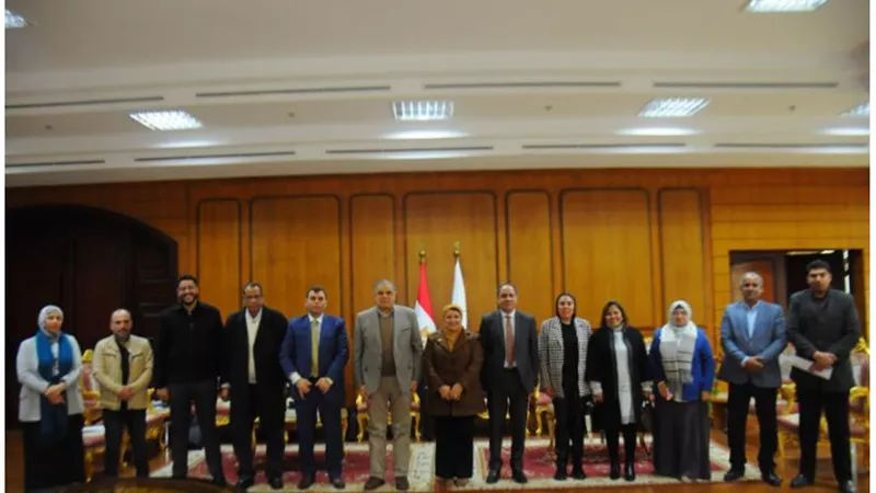 رئيس جامعة كفر الشيخ يستقبل وفد برنامج ادارة المخلفات الصلبة