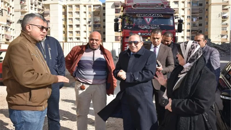 محافظ بورسعيد يطالب بتكثيف العمل لإزالة طبقات الرتش بالحرية