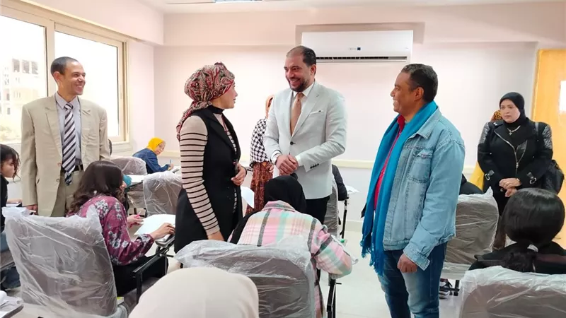 رئيس جامعة الأقصر تتفقد سير امتحانات كلية التربية