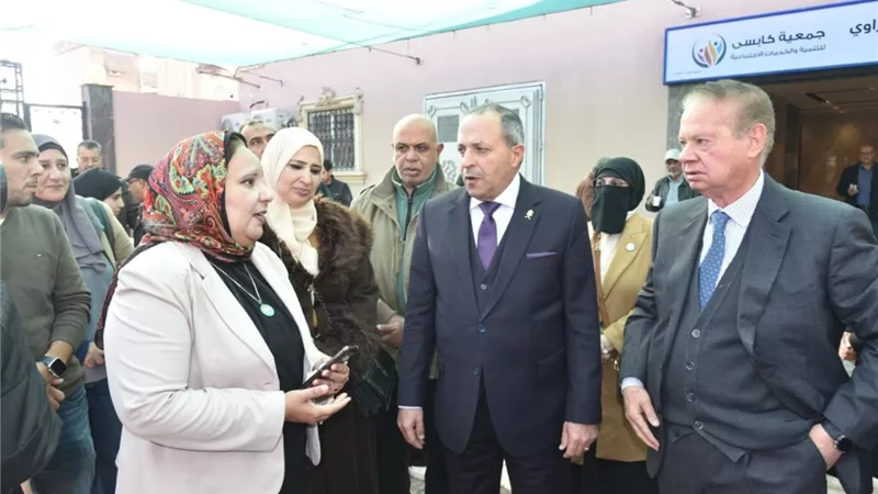 محافظ بورسعيد يزور دار المسنات ويقدم التهنئة بالعام الجديد