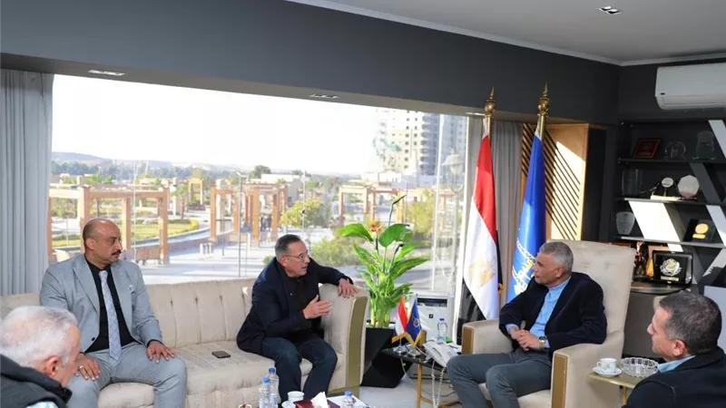 محافظ أسوان يلتقى رئيس مجلس إدارة الhتحاد المصرى للغرف السياحية