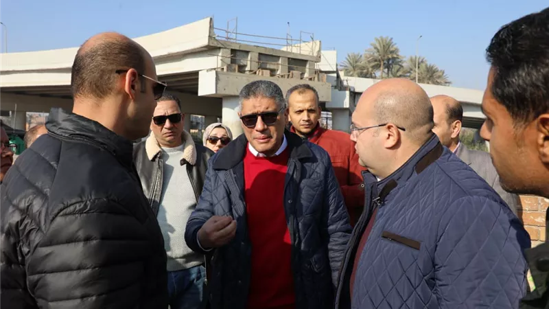 محافظ الجيزة يكلف بسرعة الإنتهاء من انشاء كوبري مزلقان ابو النمرس