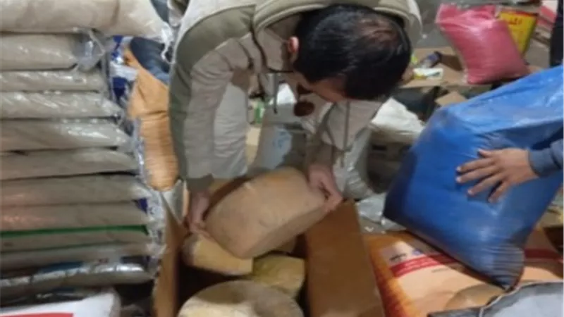 إغلاق مصنع وضبط 805 ك مواد غذائية منتهية الصلاحية بالقليوبية