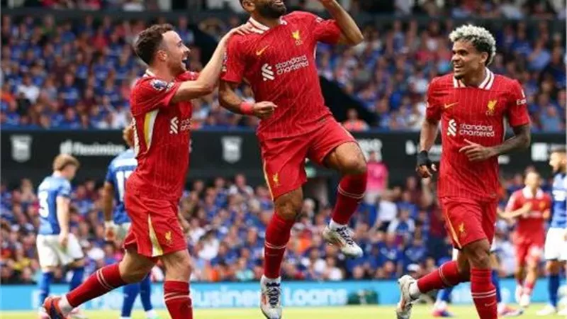 محمد صلاح يتصدر التشكيل المثالي بالدورى الإنجليزى