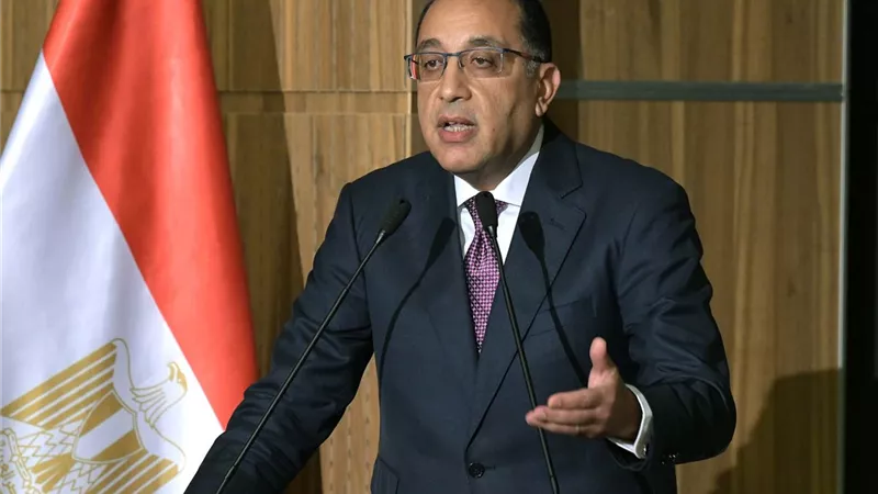 رئيس الوزراء يدعو القطاع الخاص للمشاركة في تشغيل قلعة الصناعة بالمحلة