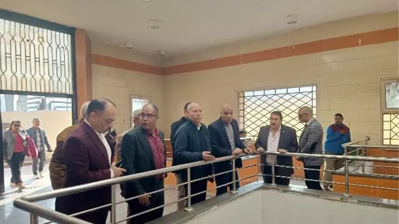 محافظ القاهرة يتابع اعمال رفع كفاءة الطريق الدائرى بحى المقطم والبساتين