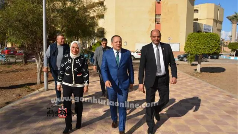 رئيس جامعة دمياط يتفقد الإمتحانات بعدد من الكليات