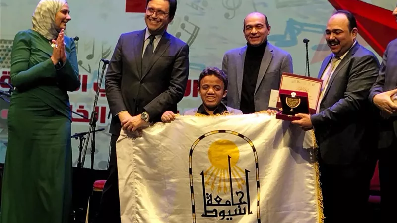 الدكتور المنشاوي يهنئ طلاب جامعةأسيوط من ذوي الهمم بمسابقة مواهب