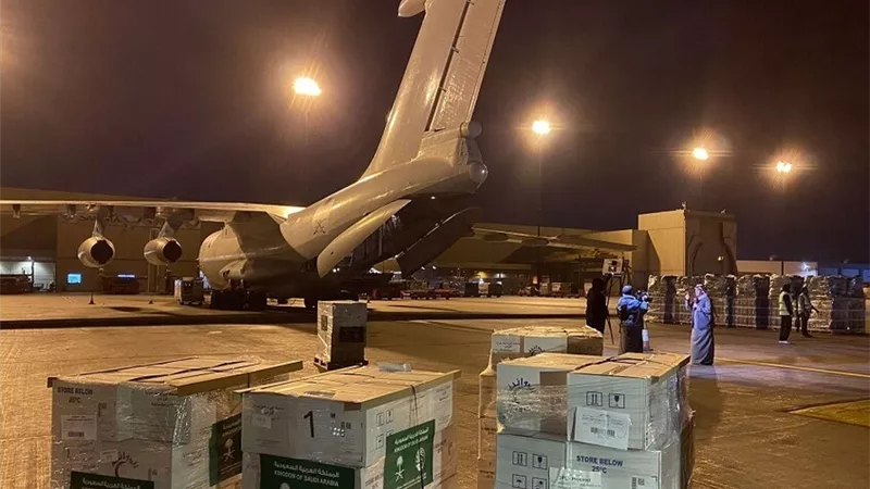 السعودية تطلق جسرا جويا للمساعدات الإنسانية إلى سوريا