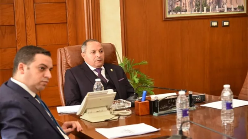 محافظ بورسعيد يرأس الاجتماع الأول لمركز شبكة المرافق بالمحافظة