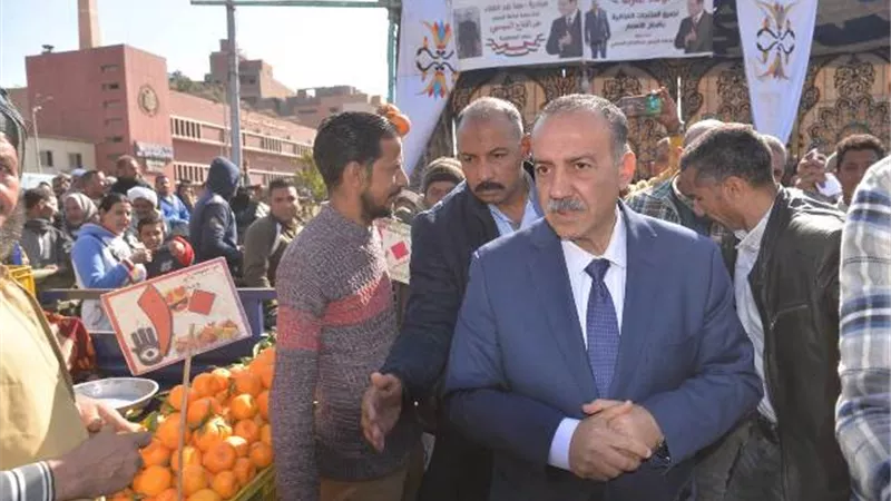 محافظ أسيوط يفتتح سوق اليوم الواحد في أبوتيج