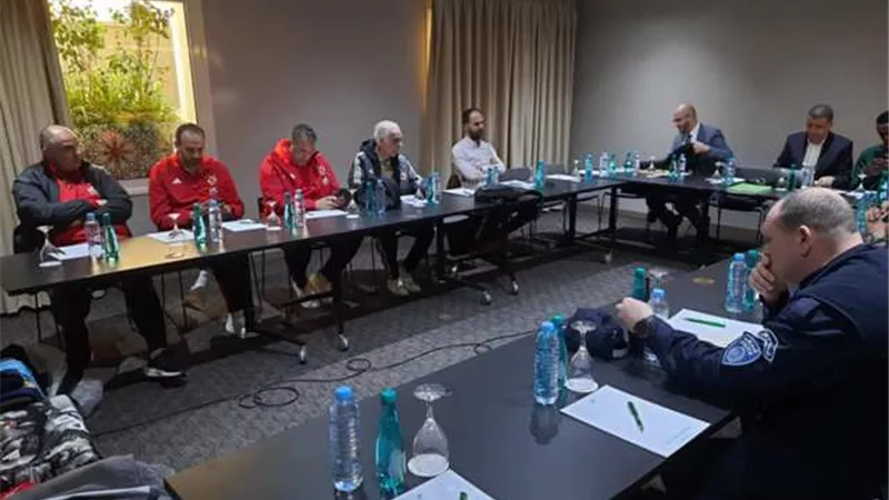 الأهلي بالزي الكحلي الكامل أمام شباب بلوزداد